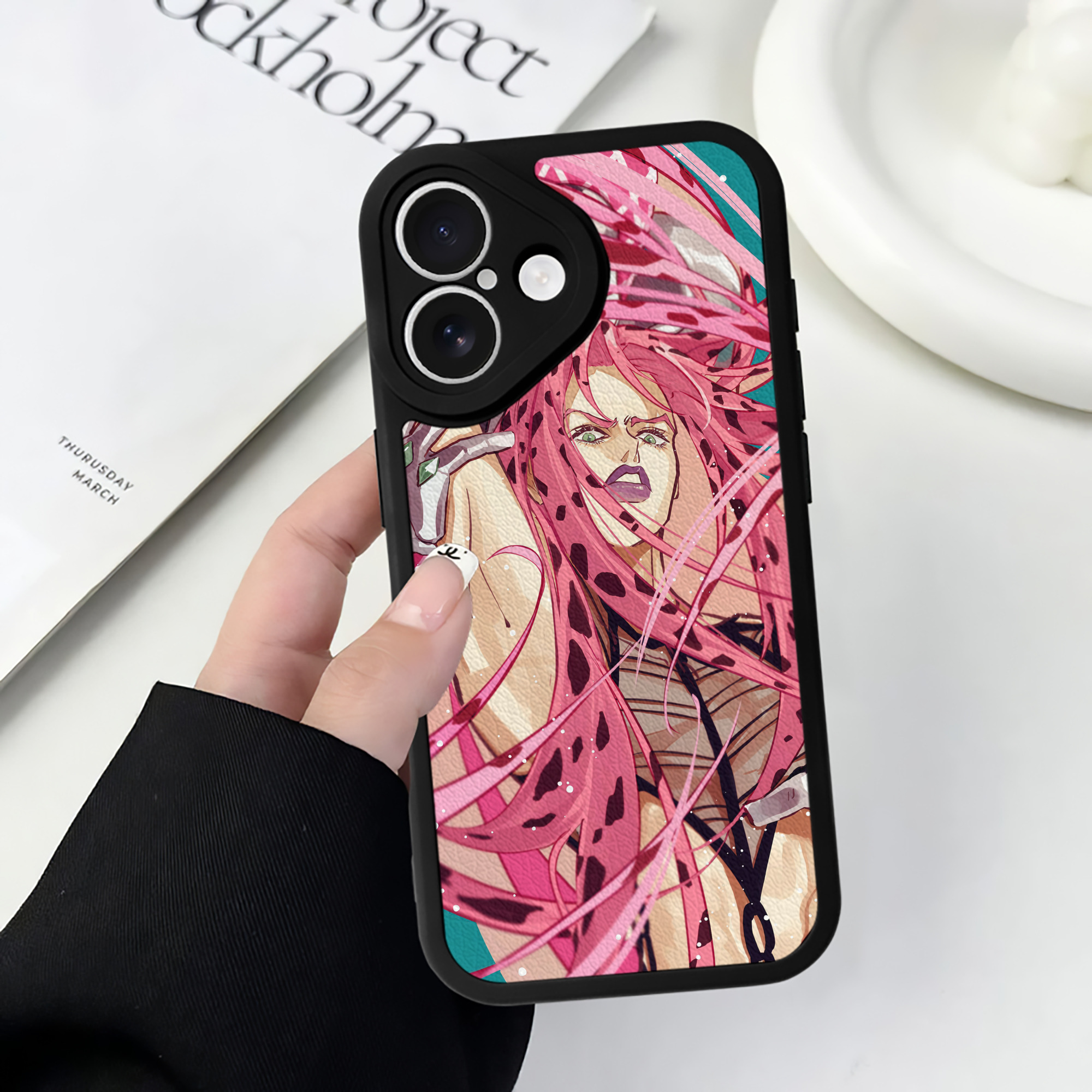 （画像用） ジョジョの奇妙な冒険 JoJo's Bizarre Adventure 【iPhone 16シリーズ対応】シリコンスマホケース（レザー調） 材質：シリコン